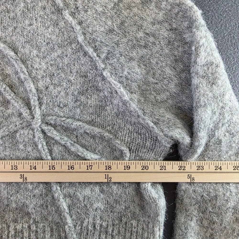 American Eagle Gray Bow Cropped Fuzzy Sweater Womens Large Knit Pullover